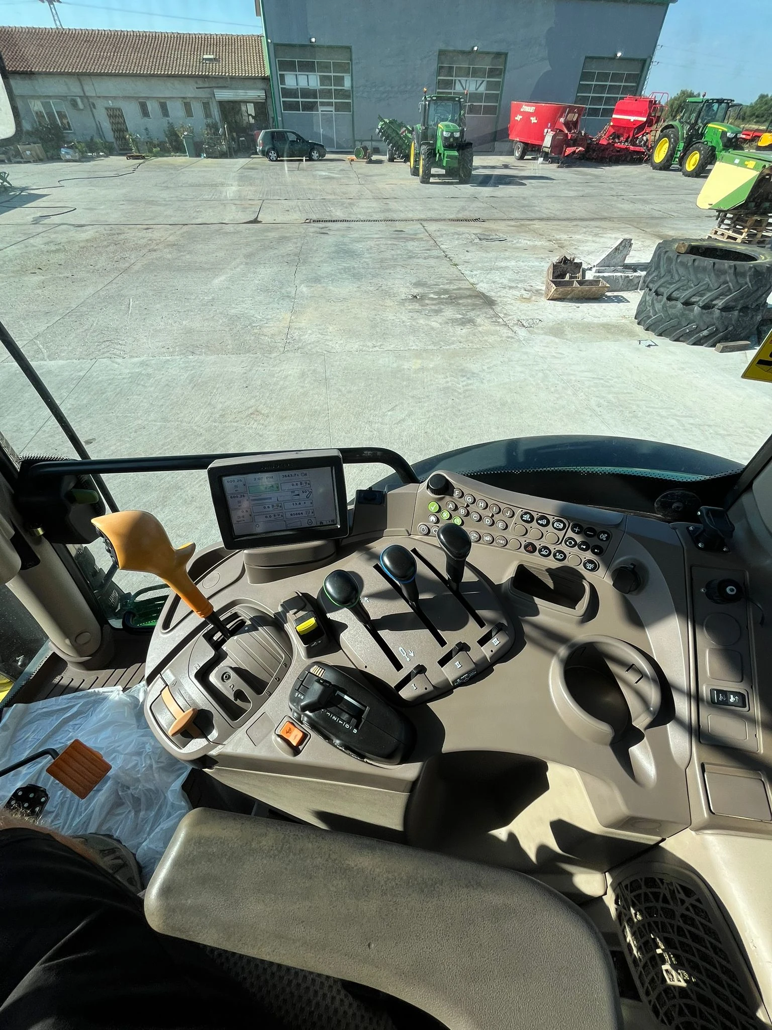  John Deere 6125R     20% | Mobile.bg   12