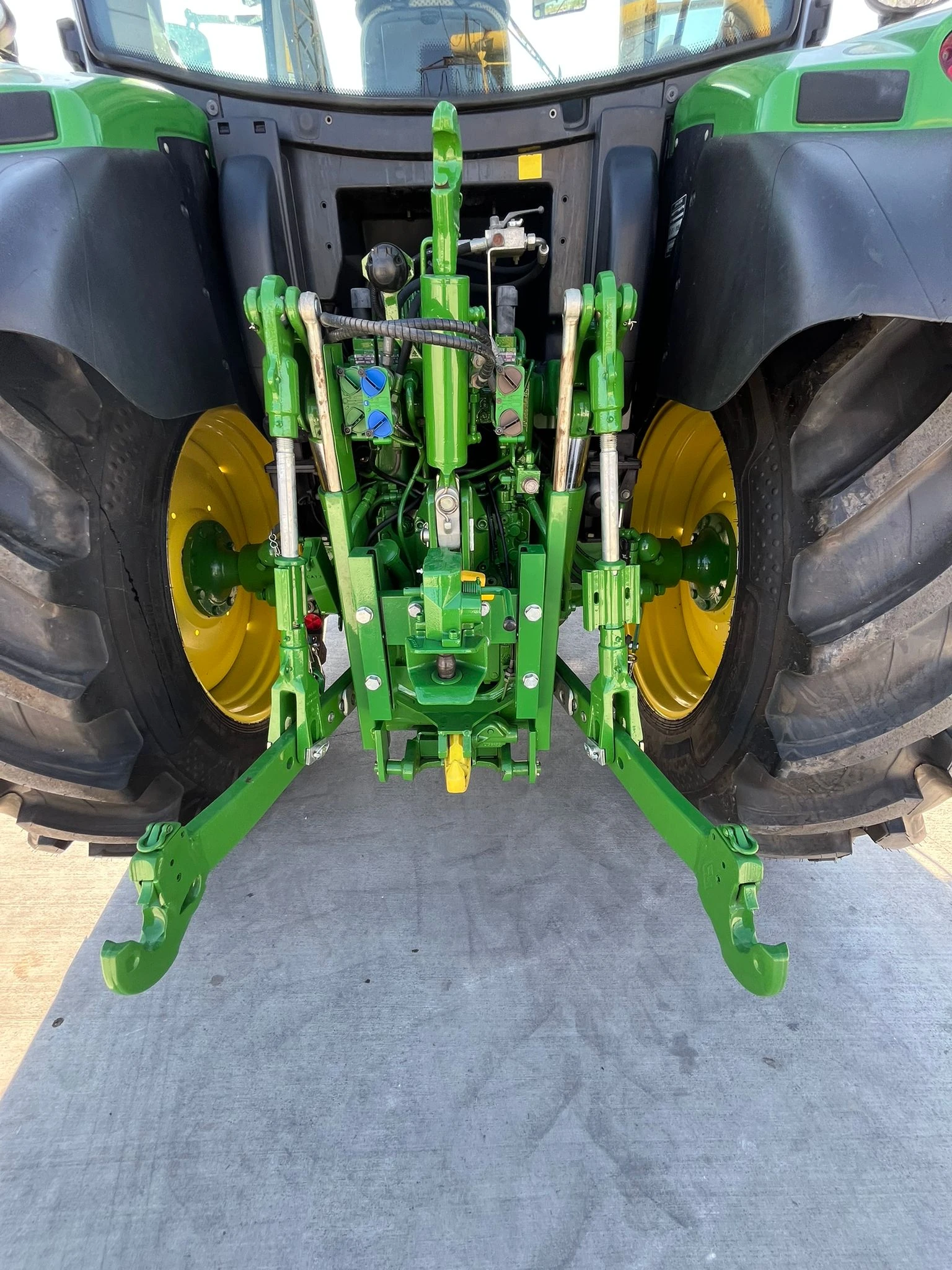 Трактор John Deere 6125R лизинг с първоначална вноска 20% - изображение 8