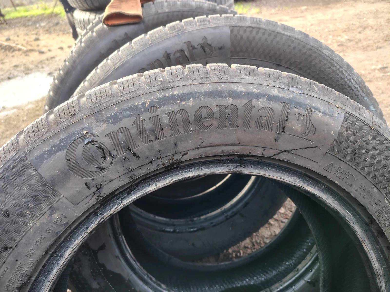 Гуми Зимни 215/65R17, снимка 4 - Гуми и джанти - 54088572