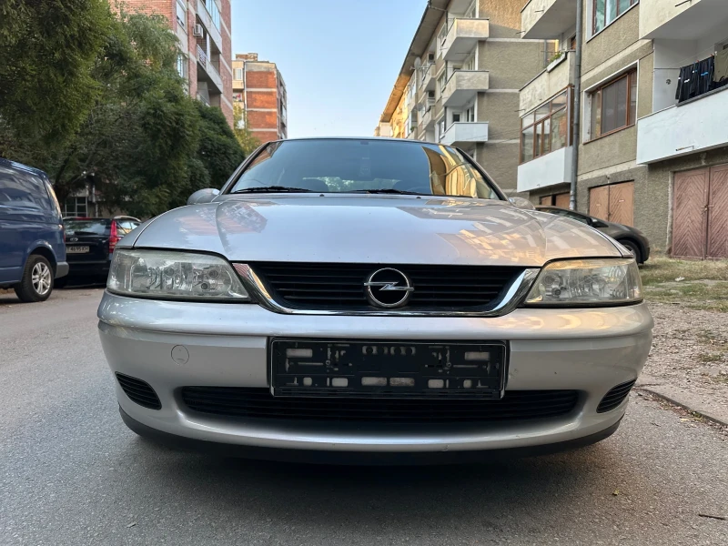 Opel Vectra B 1.6i Клима Фейс, снимка 4 - Автомобили и джипове - 47324944