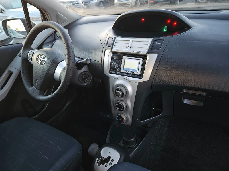 Toyota Yaris 1, 3I-Автоматик-ГАЗ, снимка 11 - Автомобили и джипове - 47610666