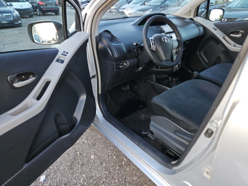 Toyota Yaris 1, 3I-Автоматик-ГАЗ, снимка 14 - Автомобили и джипове - 47610666