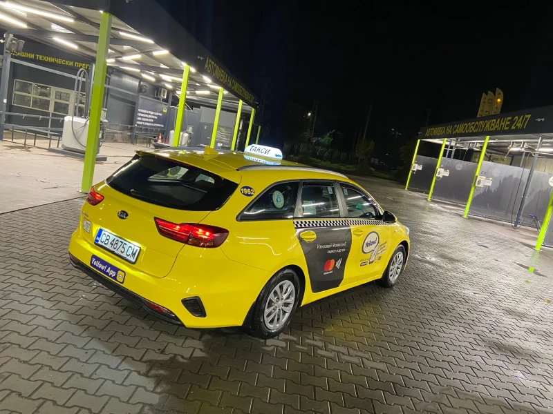 Kia Ceed 1.5Turbo, снимка 2 - Автомобили и джипове - 53235658