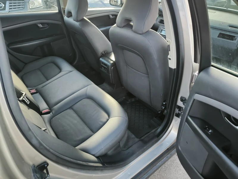 Volvo V70 2.4TD, снимка 10 - Автомобили и джипове - 53395009