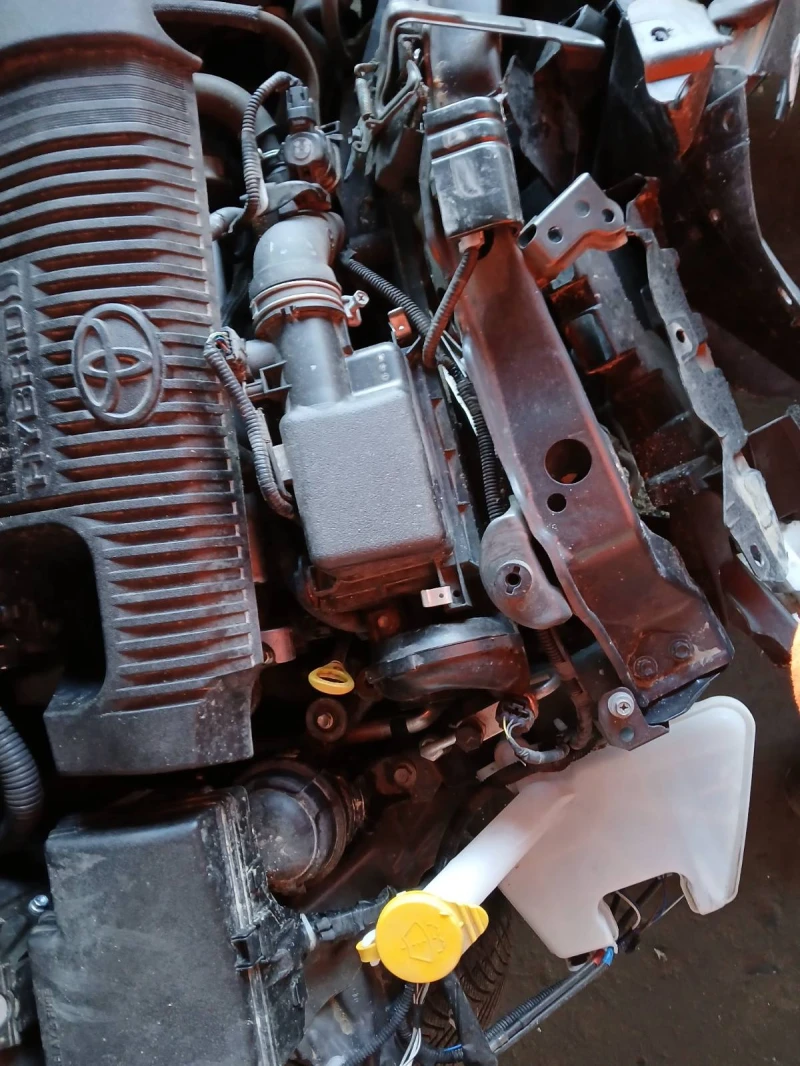 Toyota Yaris 1.5 HIBRID, снимка 2 - Автомобили и джипове - 53597792