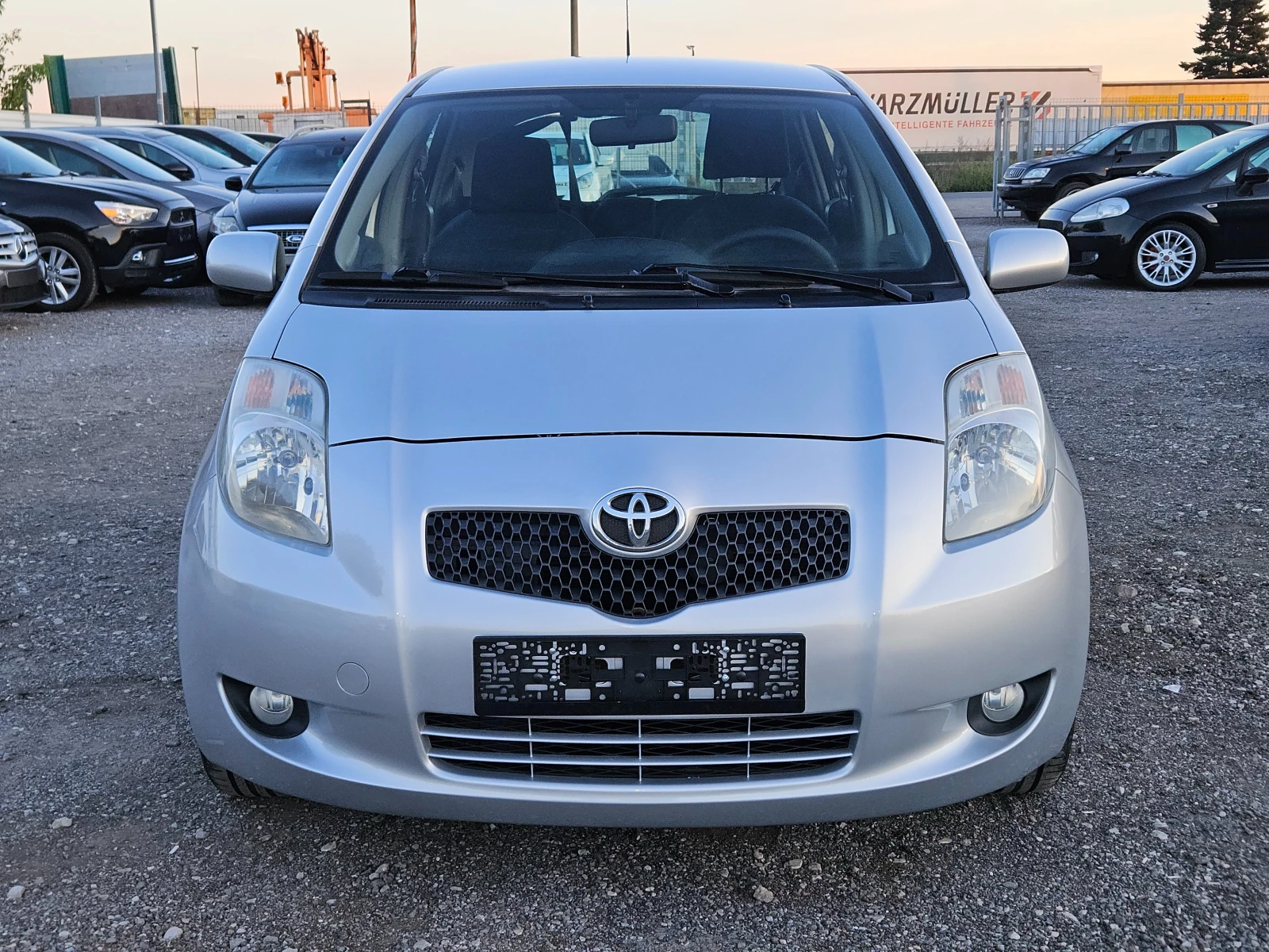 Toyota Yaris 1, 3I-Автоматик-ГАЗ - изображение 3