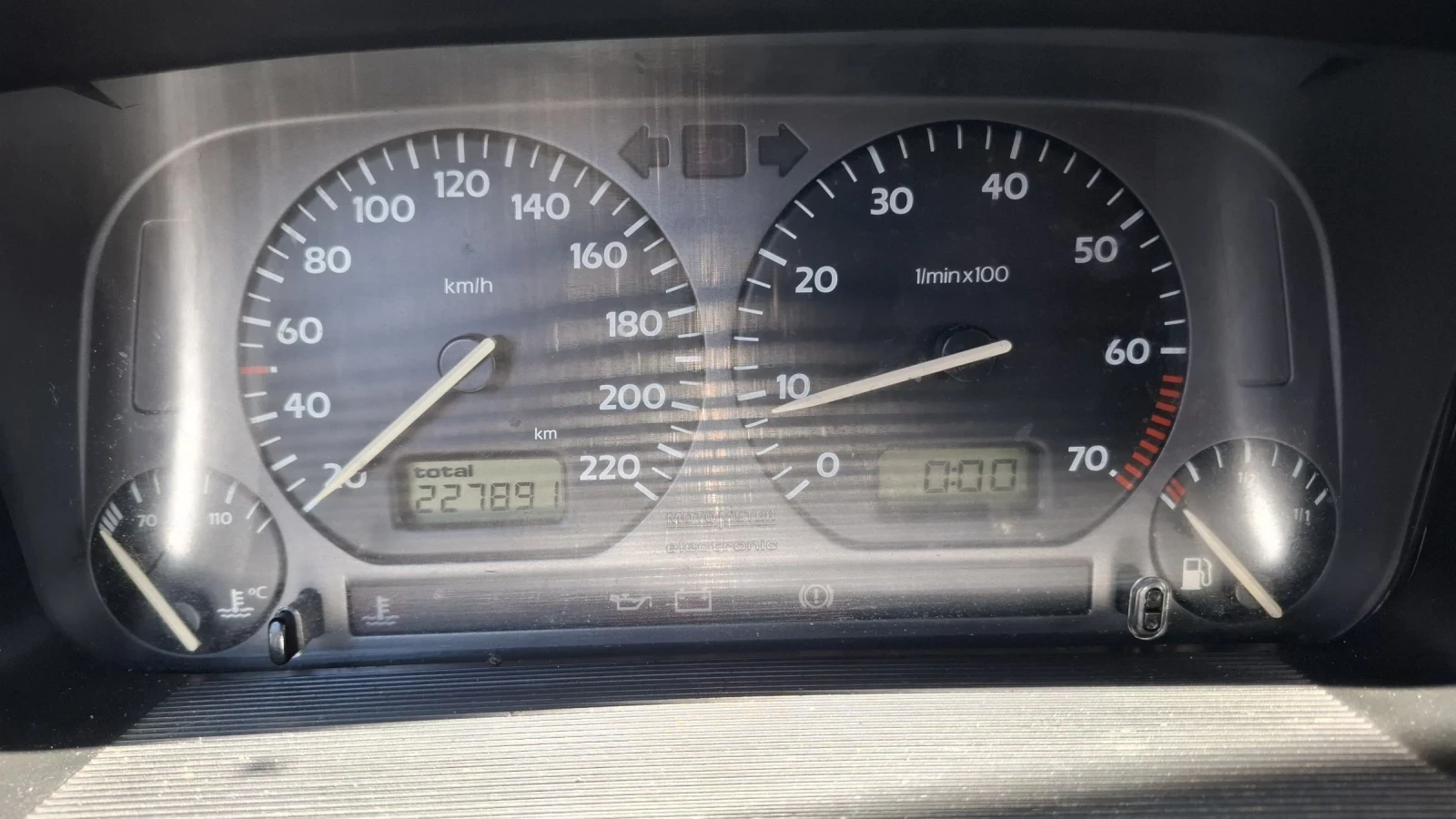 VW Vento 1.8 90кс - изображение 10