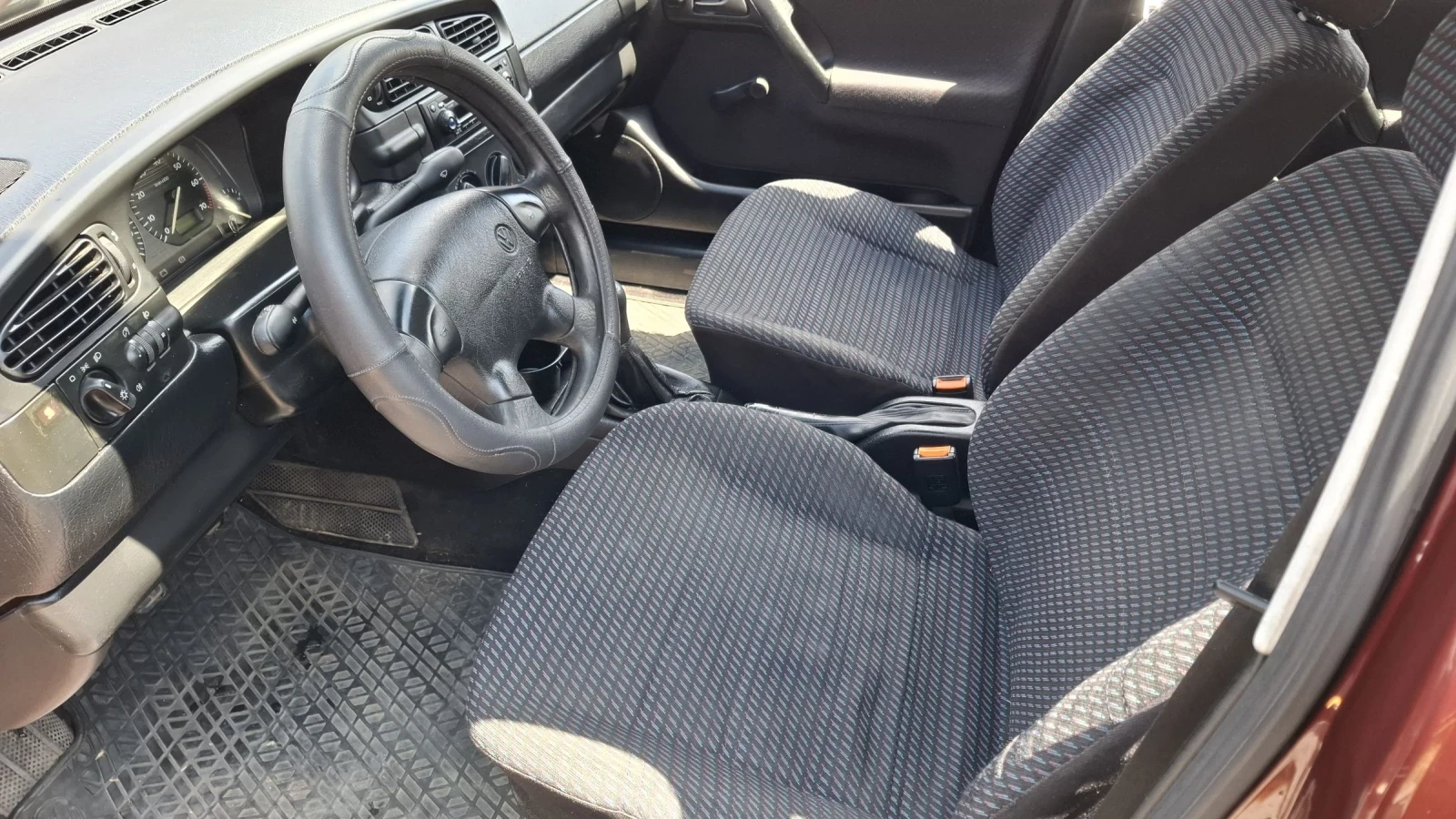 VW Vento 1.8 90кс - изображение 9