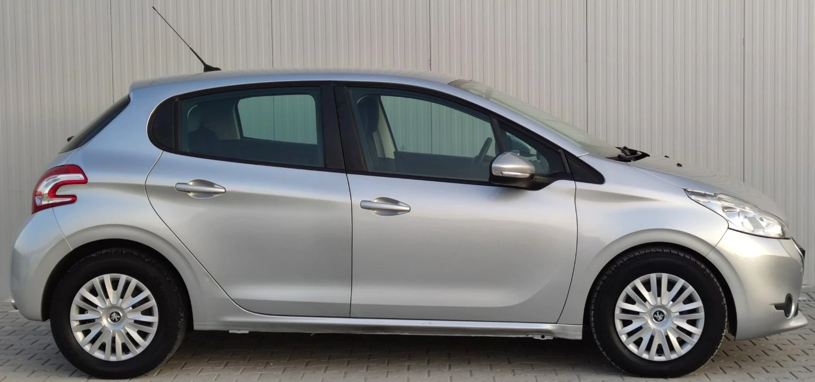 Peugeot 208 1.6HDI* 92к.с*  - изображение 2