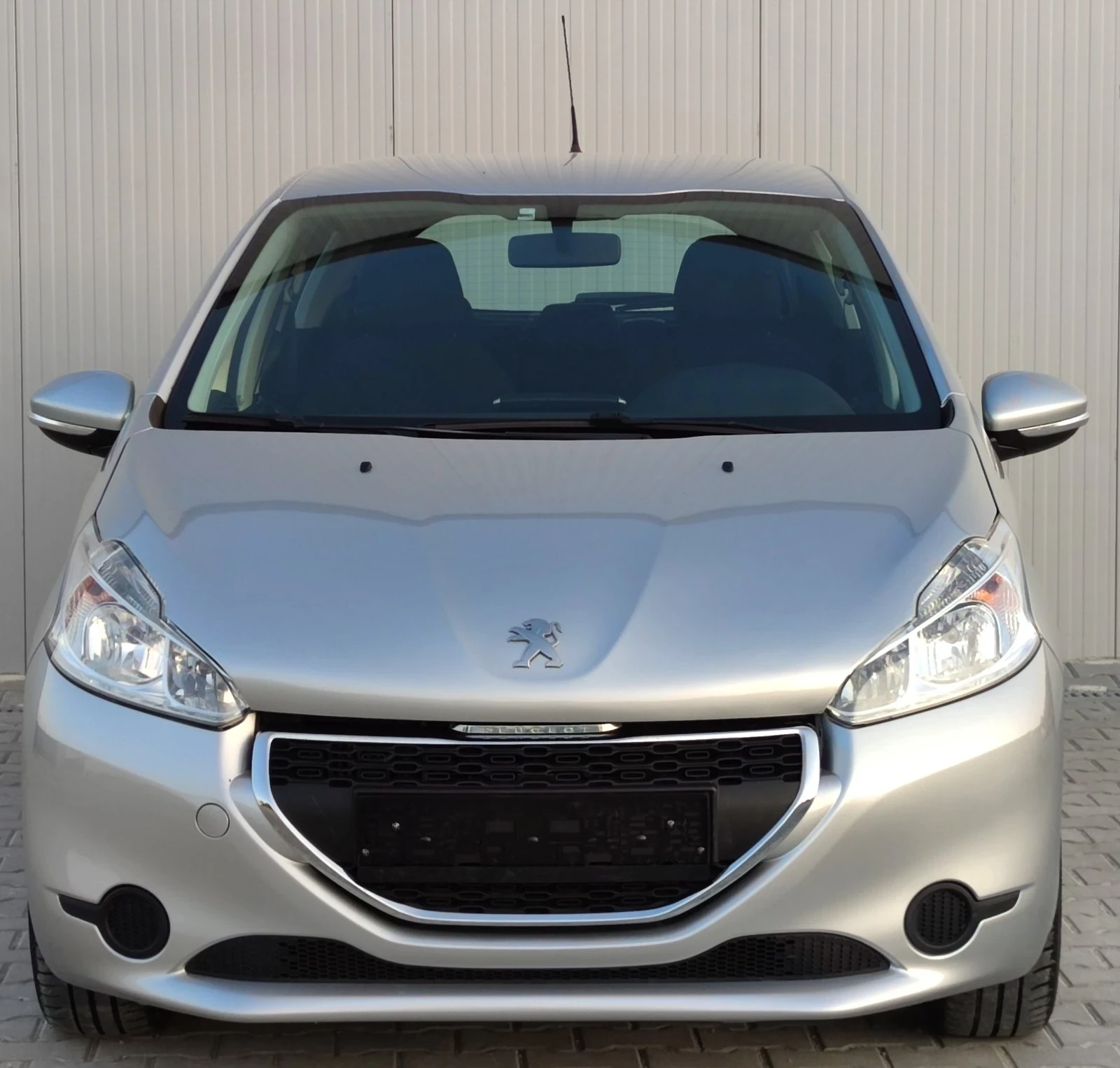 Peugeot 208 1.6HDI* 92к.с*  - изображение 8