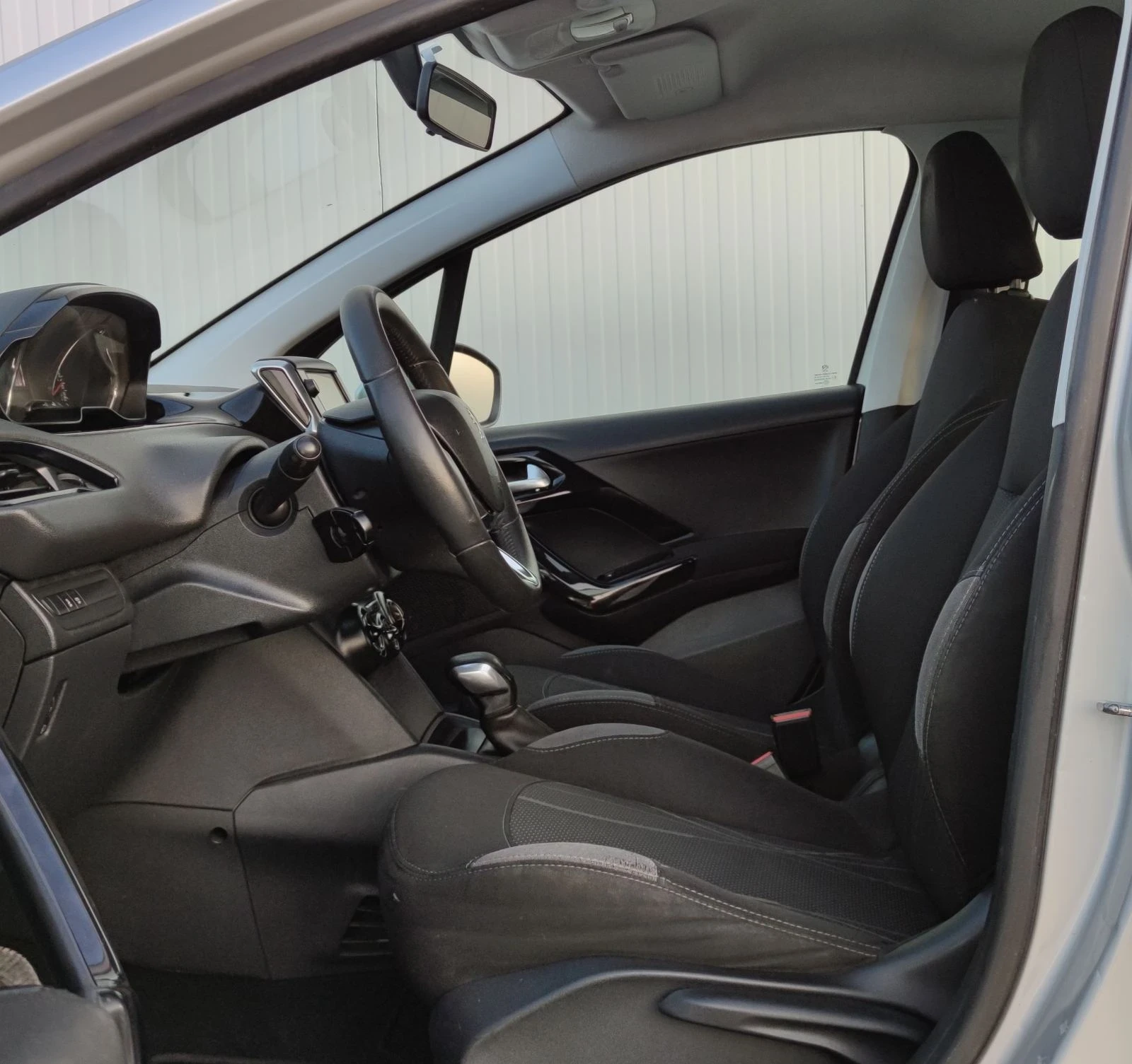 Peugeot 208 1.6HDI* 92к.с*  - изображение 9