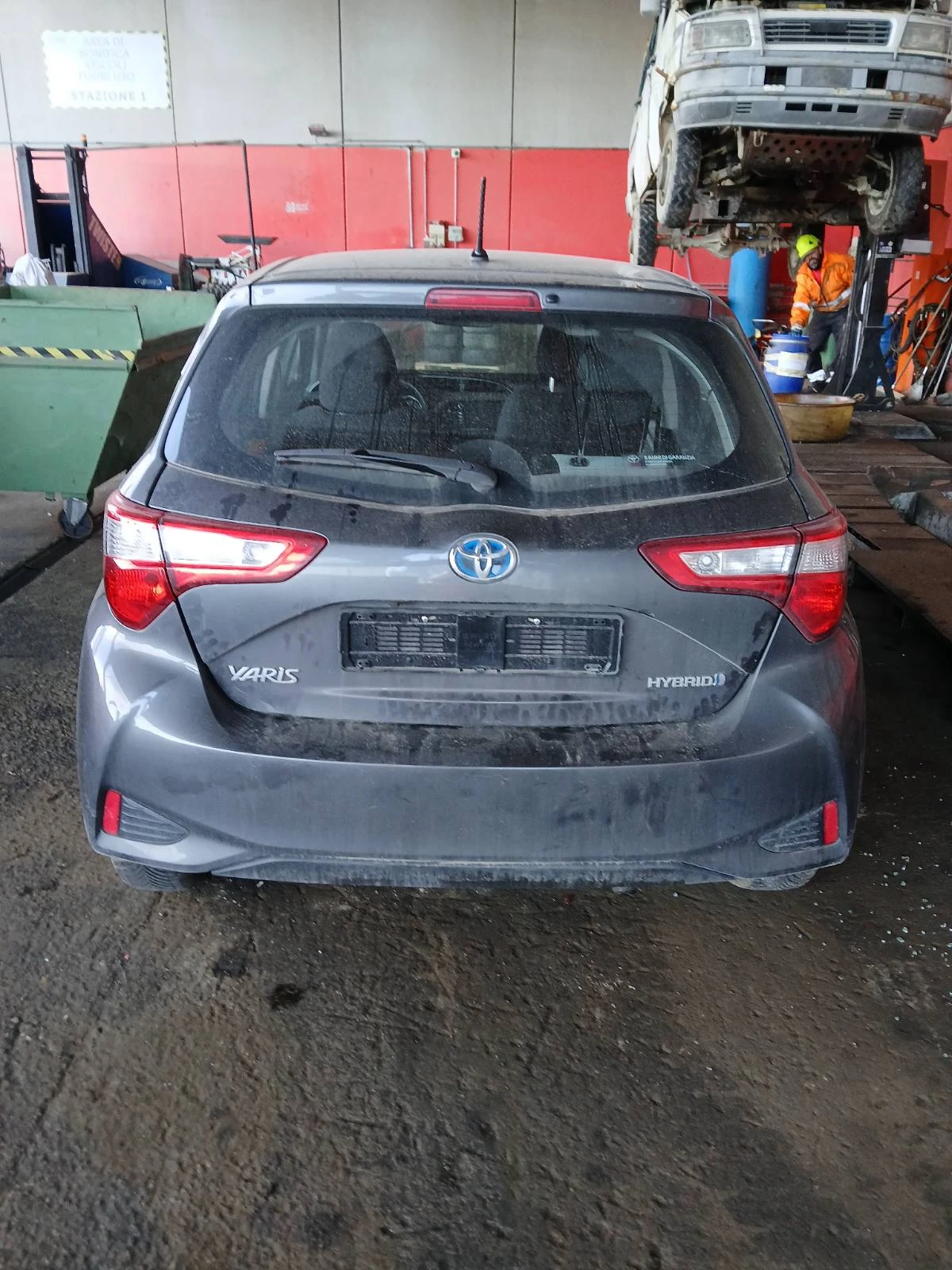 Toyota Yaris 1.5 HIBRID - изображение 4