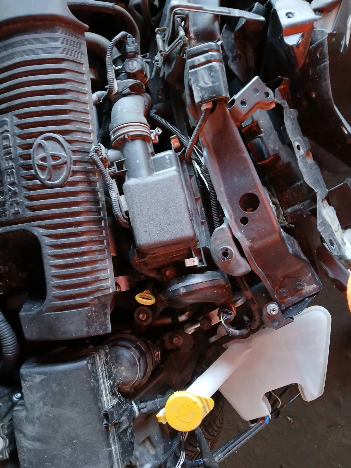 Toyota Yaris 1.5 HIBRID - изображение 2