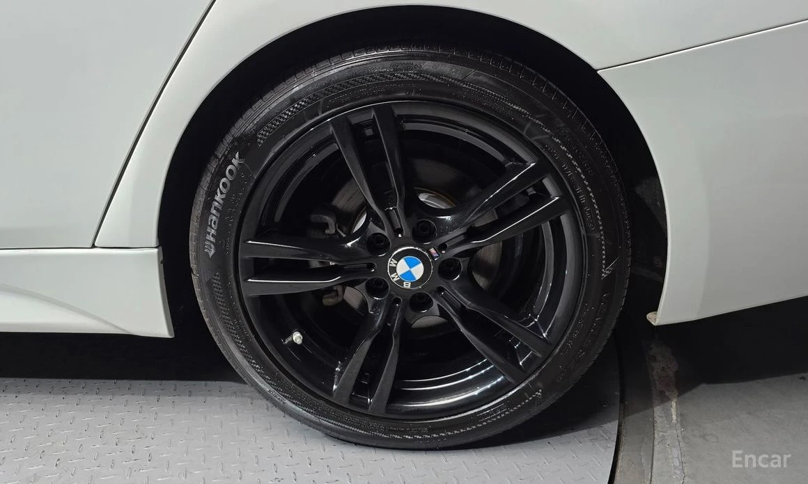 BMW 330 * M-Sport* Дигитално табло* Шибидах* Кожа* Подгрев - изображение 4