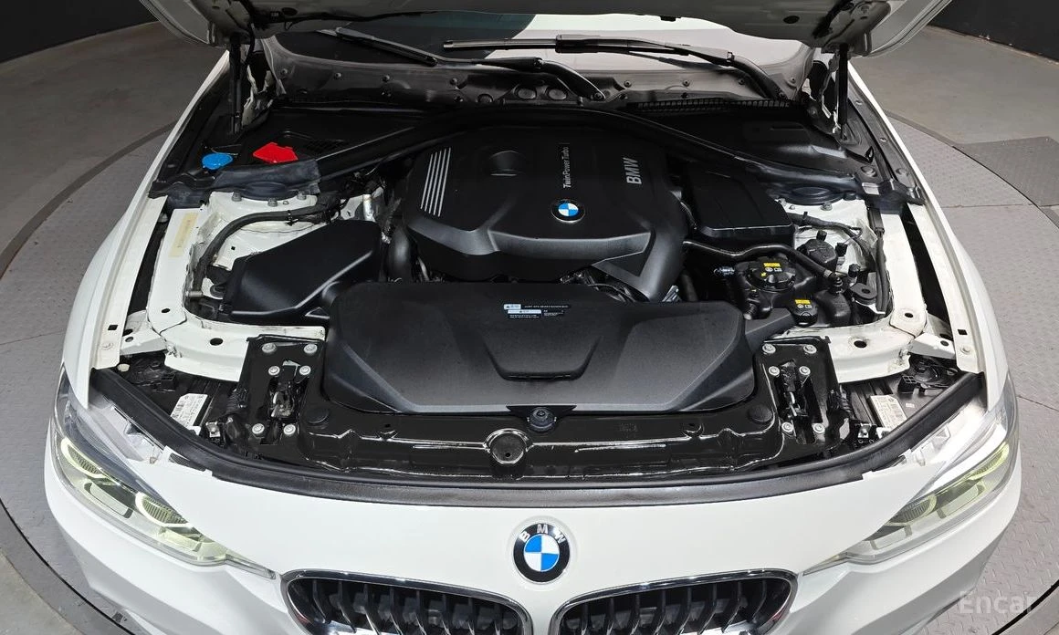 BMW 330 * M-Sport* Дигитално табло* Шибидах* Кожа* Подгрев - изображение 5