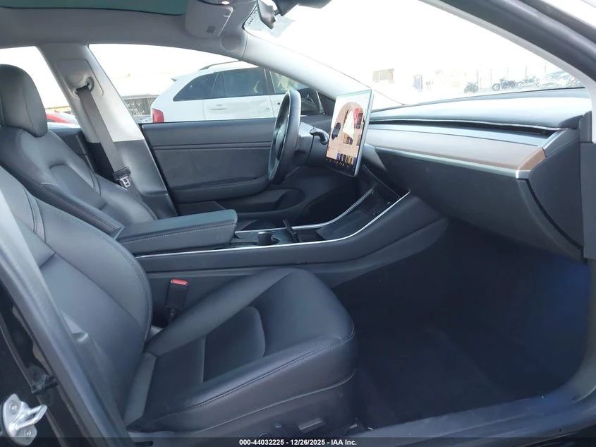 Tesla Model 3 Long Range/Mid Range, снимка 5 - Автомобили и джипове - 54307666