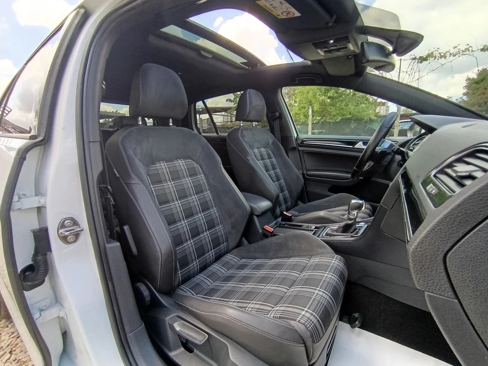 VW Golf 2.0 GTD, снимка 14 - Автомобили и джипове - 54593475