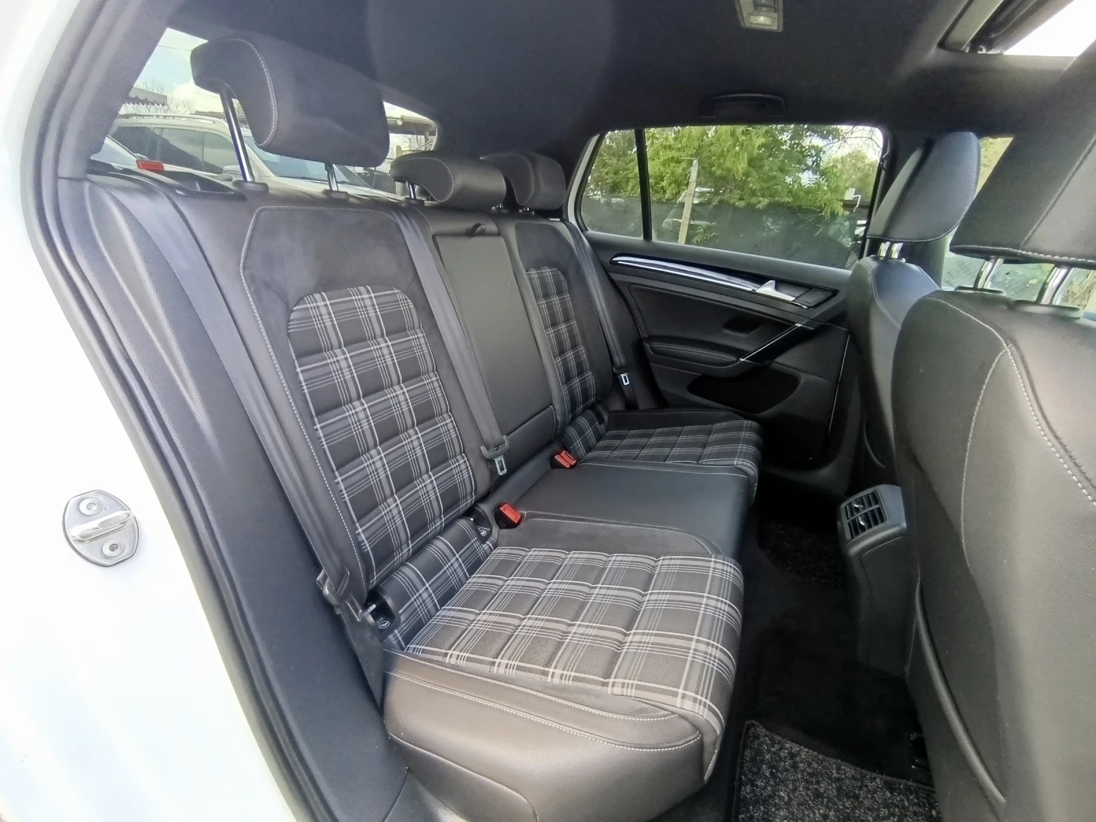 VW Golf 2.0 GTD, снимка 15 - Автомобили и джипове - 54593475