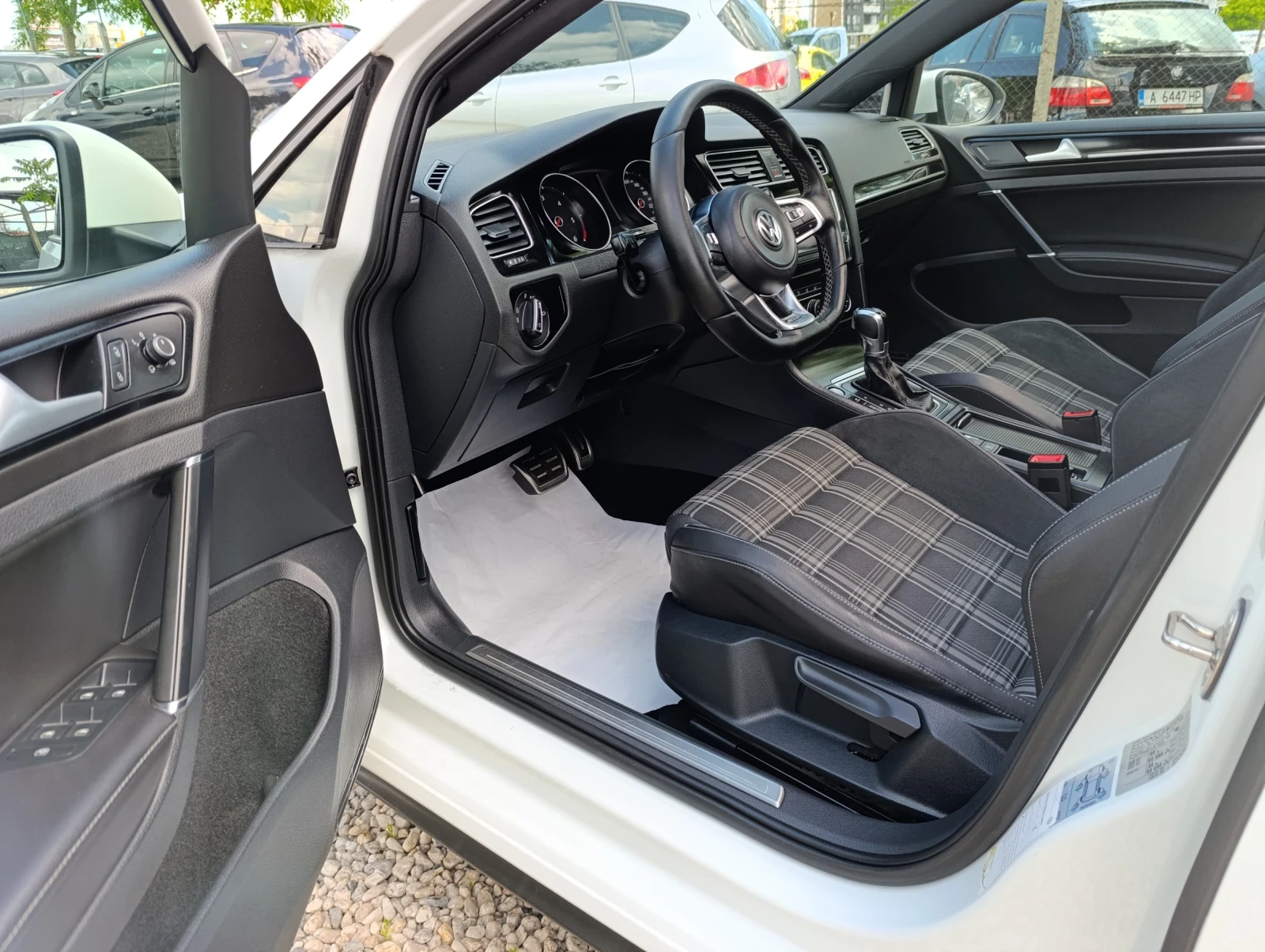 VW Golf 2.0 GTD, снимка 9 - Автомобили и джипове - 54593475