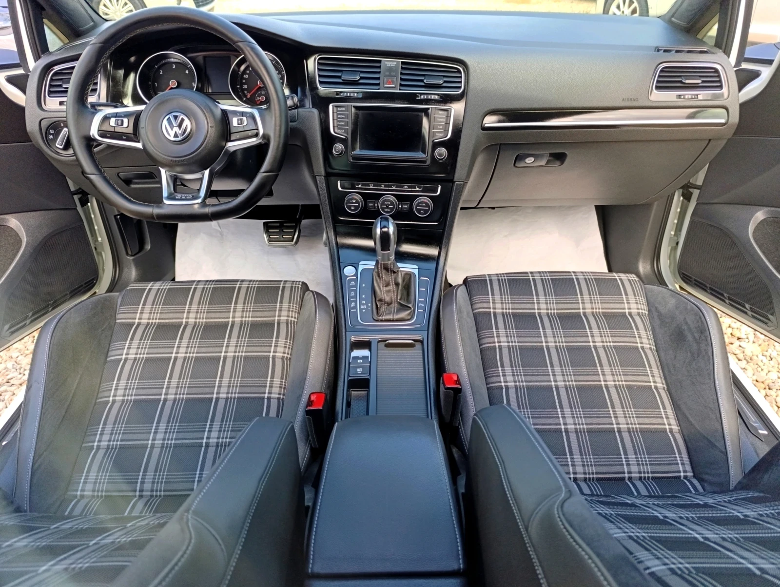 VW Golf 2.0 GTD, снимка 11 - Автомобили и джипове - 54593475