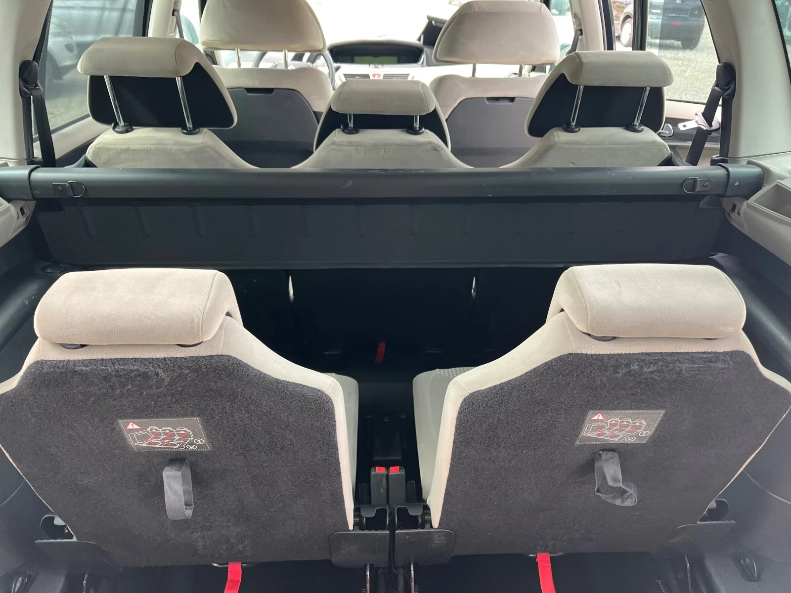 Citroen Grand C4 Picasso 2.0HDi Автоматик /7 местен , снимка 13 - Автомобили и джипове - 55227542