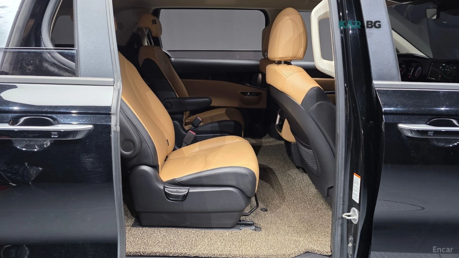 Kia Carnival 9-seater Prestige* КОЖА* ОБДУХВ* НАВИ* , снимка 11 - Автомобили и джипове - 55250834