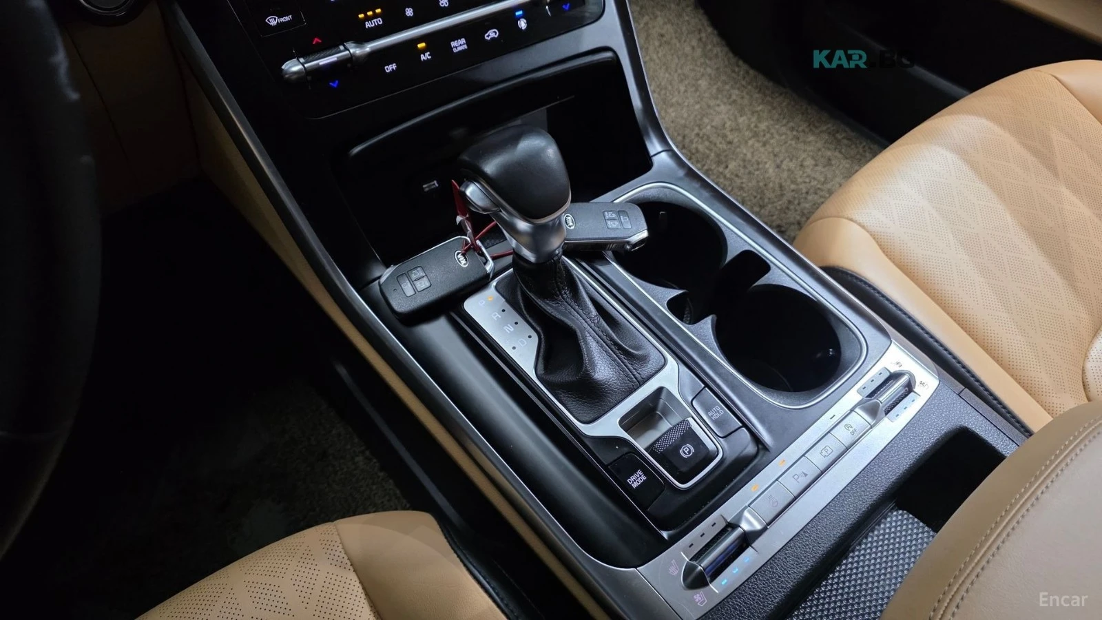 Kia Carnival 9-seater Prestige* КОЖА* ОБДУХВ* НАВИ* , снимка 8 - Автомобили и джипове - 55250834