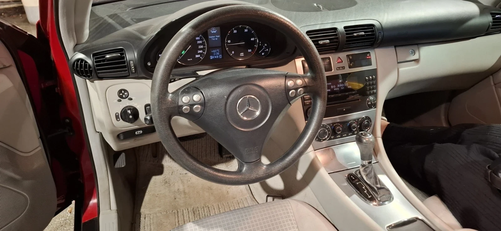 Mercedes-Benz C 200, снимка 4 - Автомобили и джипове - 55593329