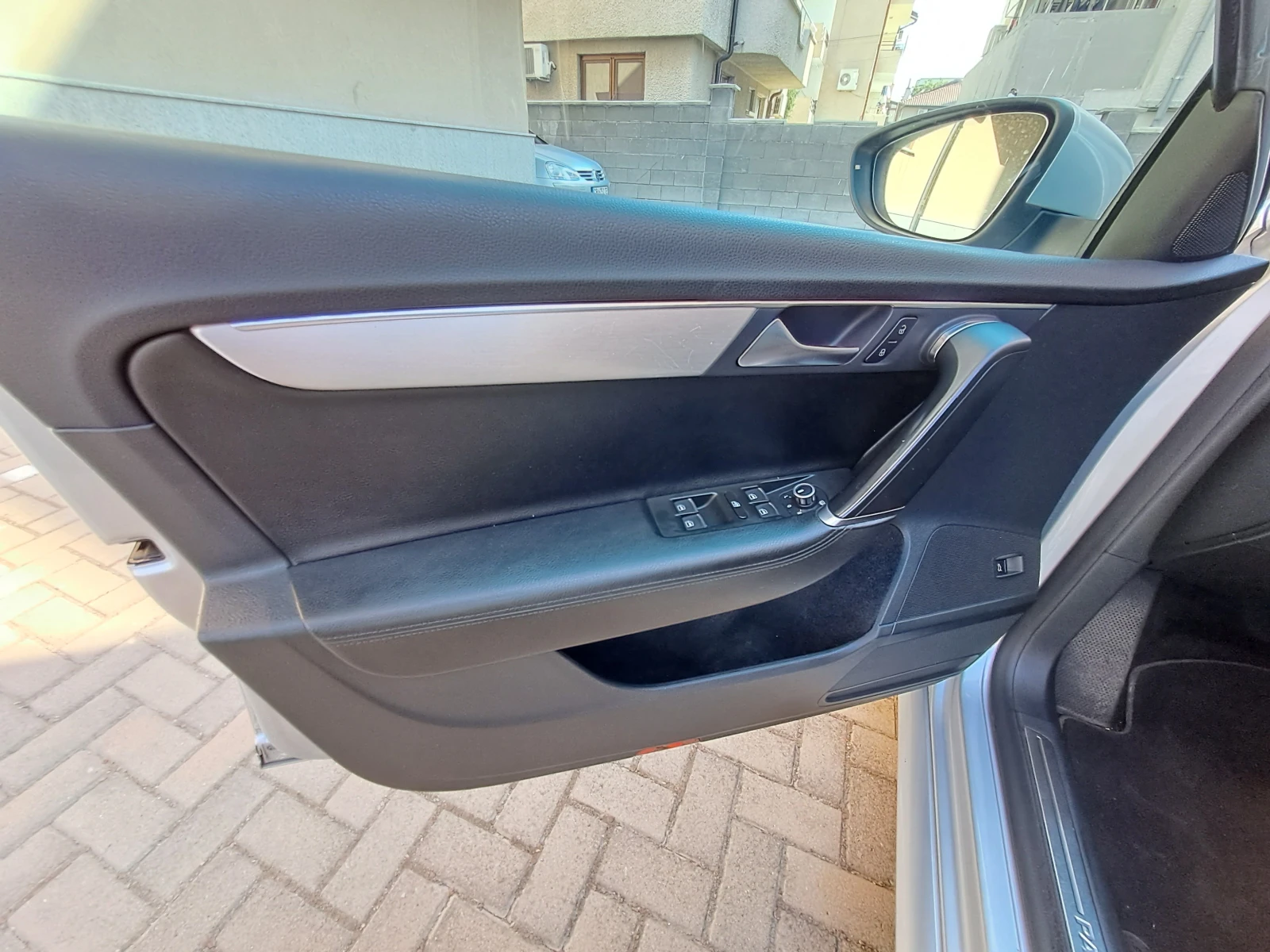 VW Passat 2.0 TDI Highline, снимка 16 - Автомобили и джипове - 56136477