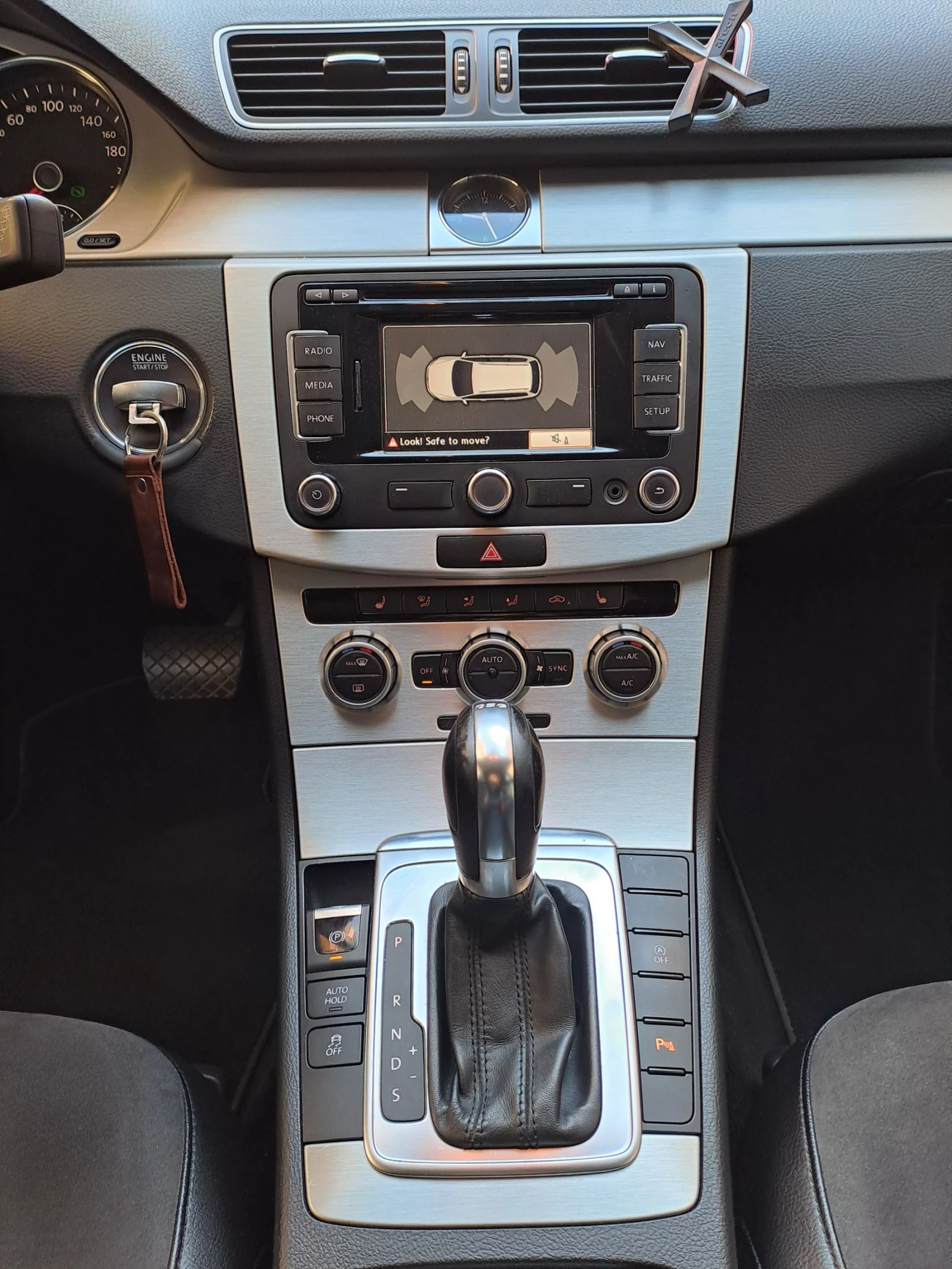 VW Passat 2.0 TDI Highline, снимка 12 - Автомобили и джипове - 56136477