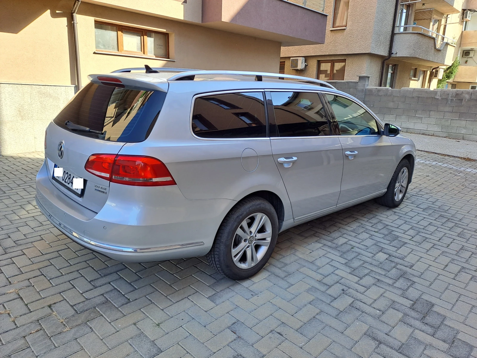 VW Passat 2.0 TDI Highline, снимка 4 - Автомобили и джипове - 56136477