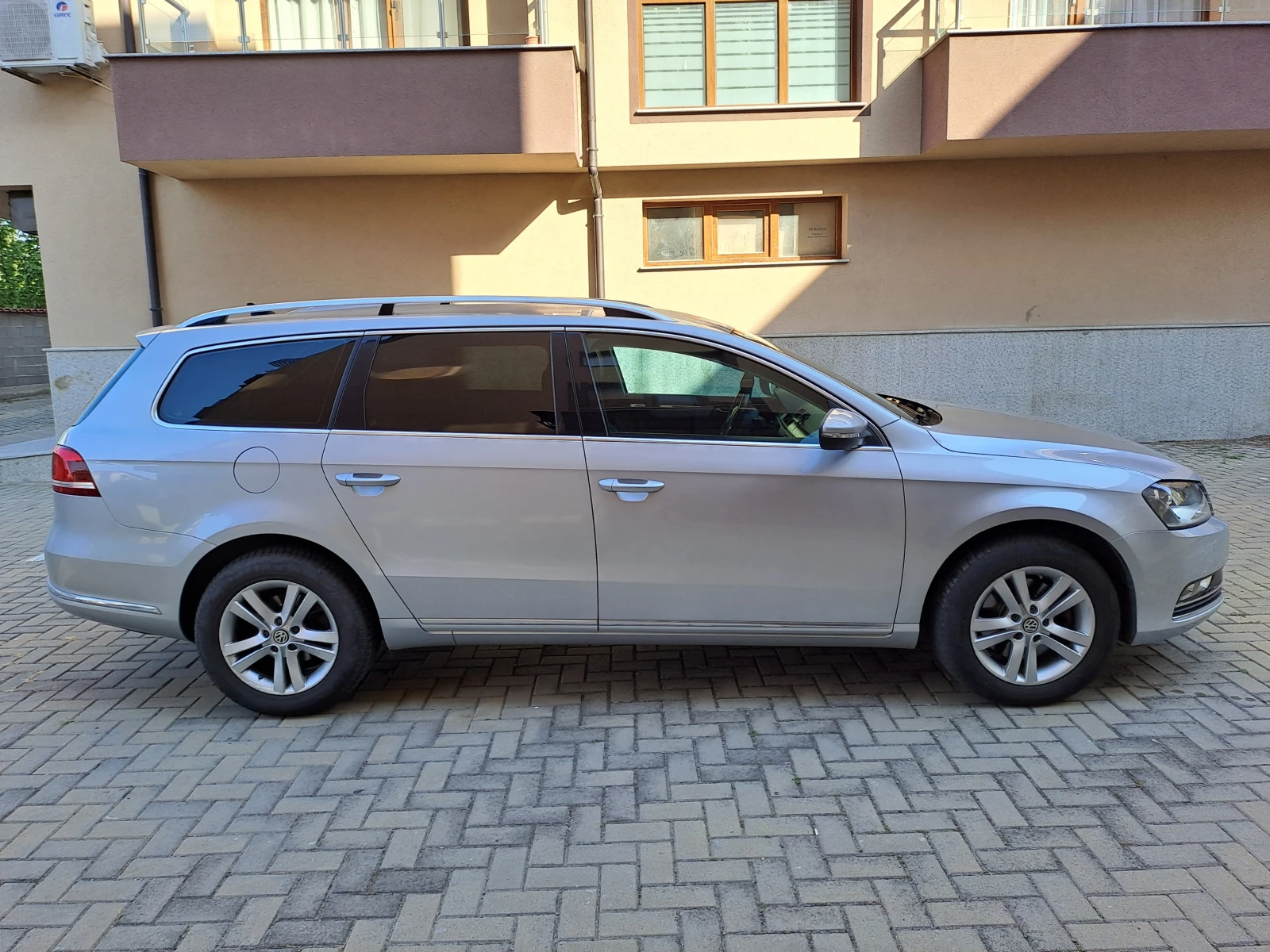 VW Passat 2.0 TDI Highline, снимка 7 - Автомобили и джипове - 56136477