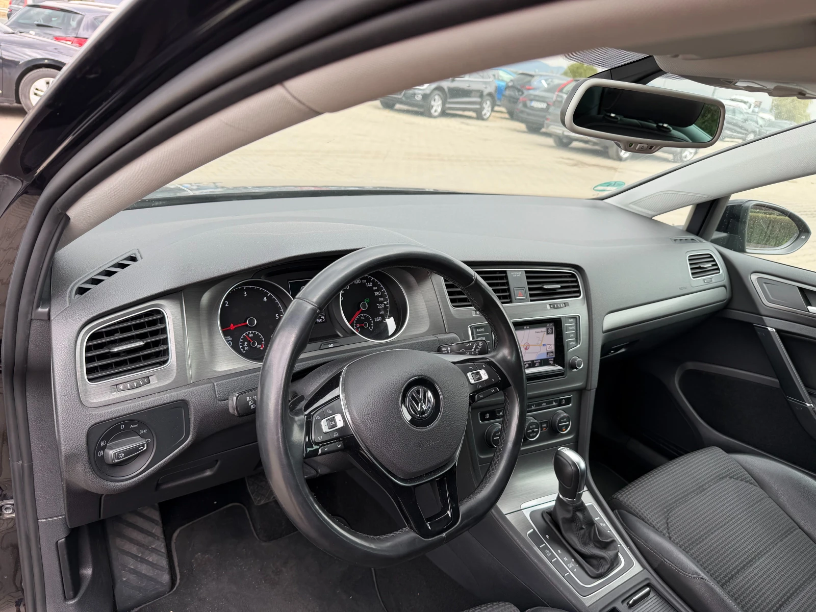 VW Golf 1.6TDI AVTOMAT/NAVI/KOJA EURO 5, снимка 13 - Автомобили и джипове - 56165737