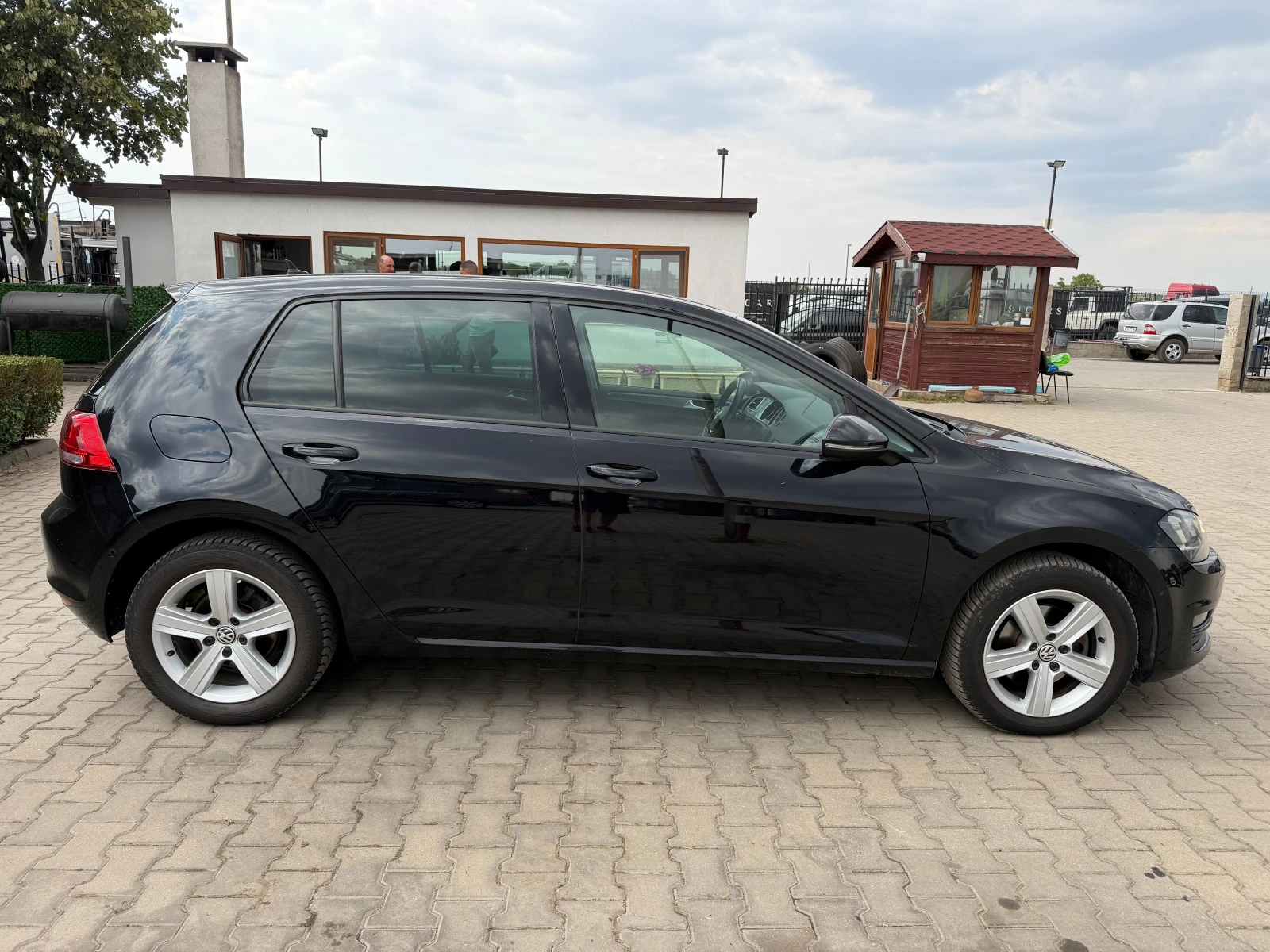 VW Golf 1.6TDI AVTOMAT/NAVI/KOJA EURO 5, снимка 5 - Автомобили и джипове - 56165737