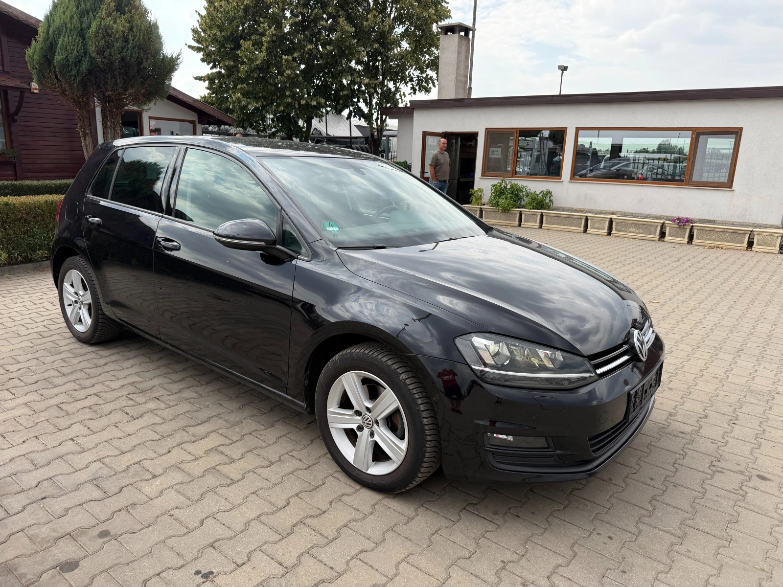VW Golf 1.6TDI AVTOMAT/NAVI/KOJA EURO 5, снимка 4 - Автомобили и джипове - 56165737