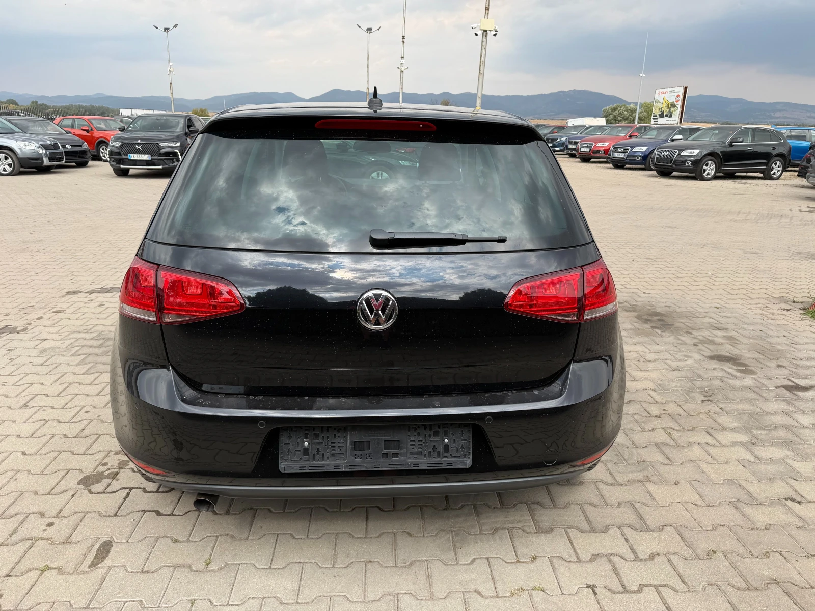 VW Golf 1.6TDI AVTOMAT/NAVI/KOJA EURO 5, снимка 7 - Автомобили и джипове - 56165737