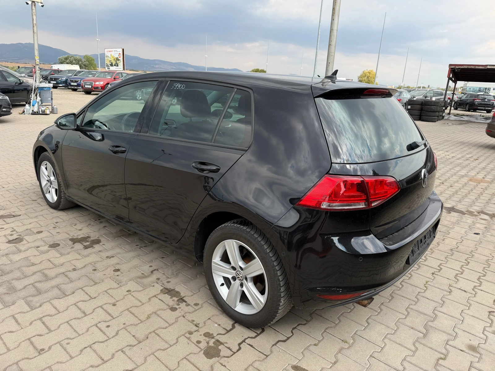 VW Golf 1.6TDI AVTOMAT/NAVI/KOJA EURO 5, снимка 8 - Автомобили и джипове - 56165737