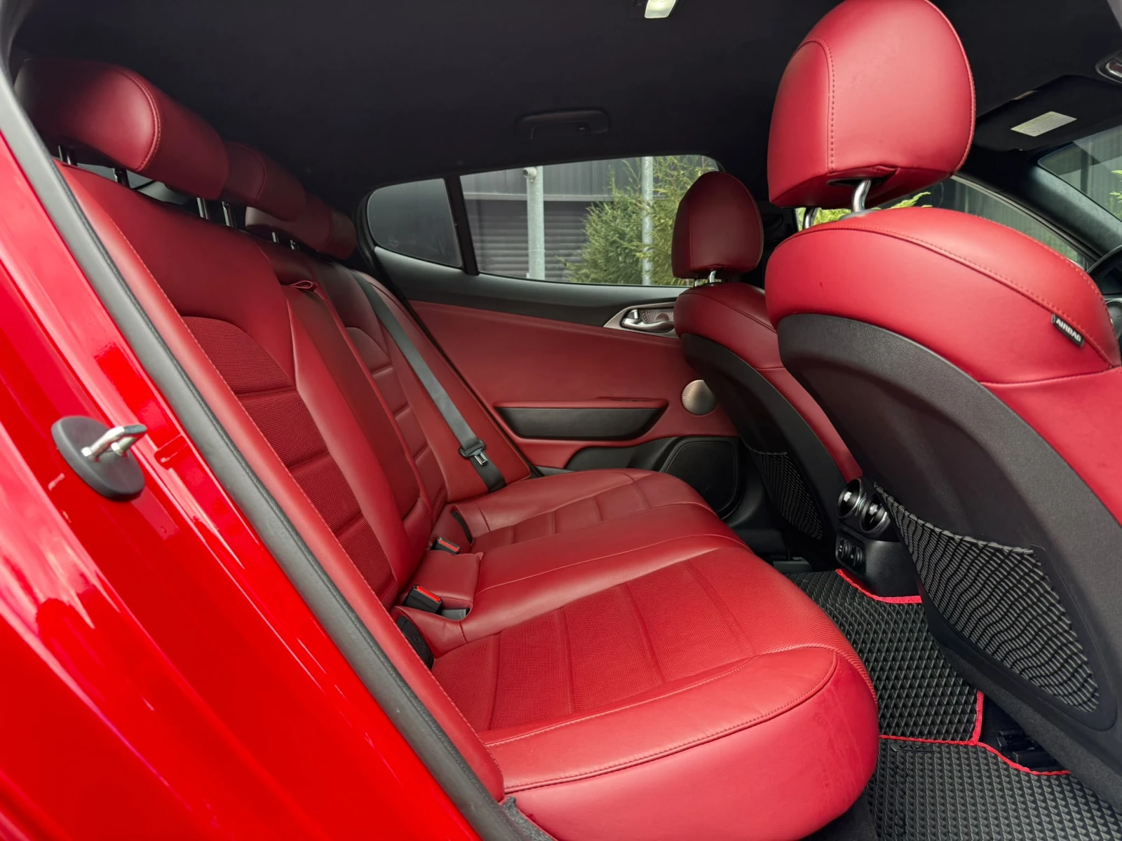 Kia Stinger 3.3i GT Turbo/4x4/LEXICON/HEADUP, снимка 14 - Автомобили и джипове - 56213439
