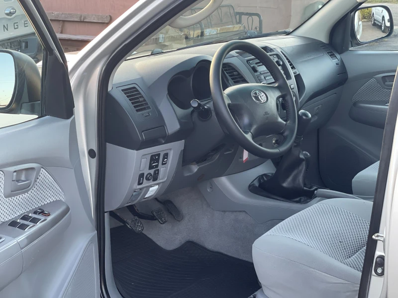 Toyota Hilux 3.0D-4D 4x4, снимка 12 - Автомобили и джипове - 47758325