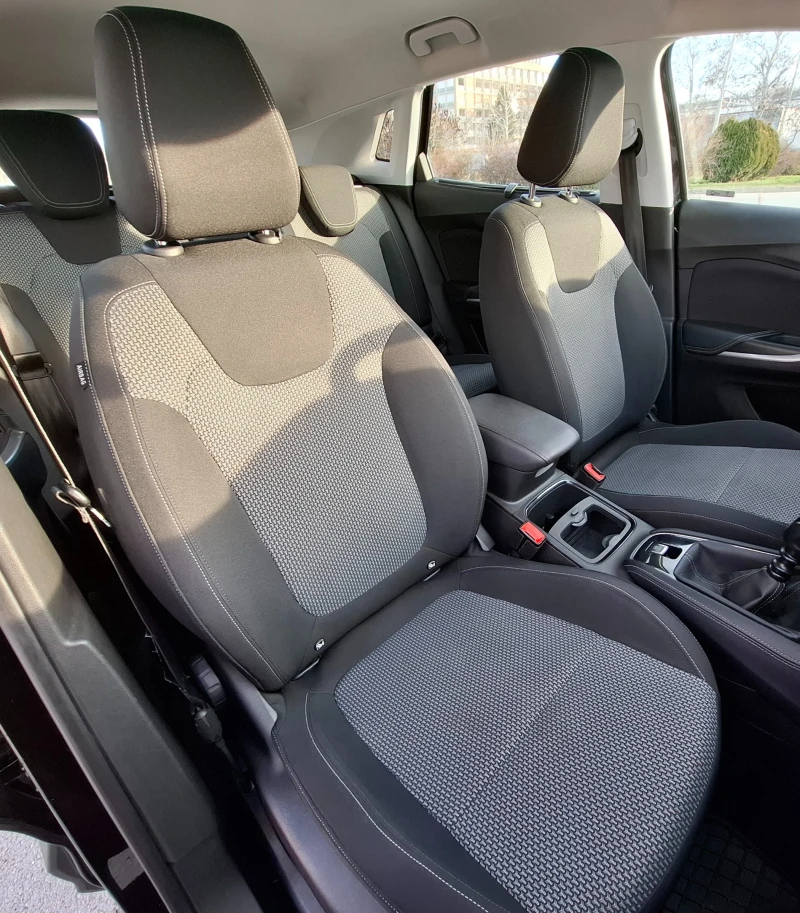 Opel Grandland X, снимка 8 - Автомобили и джипове - 52340327