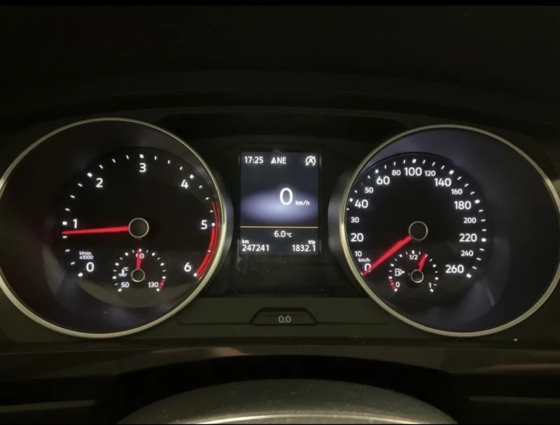 VW Tiguan 2.0 TDI ОЧАКВАН ВНОС , снимка 8 - Автомобили и джипове - 52725825