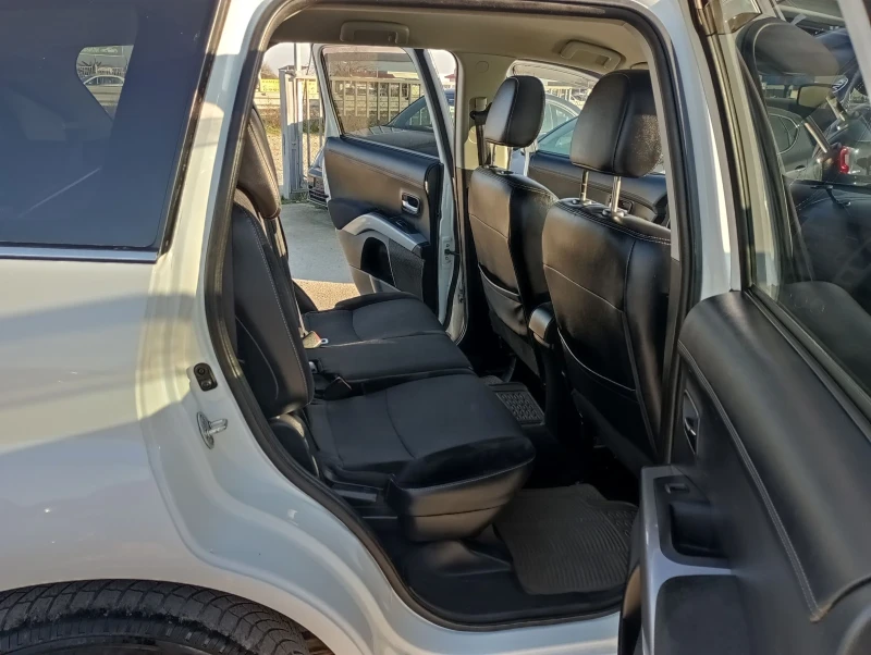 Mitsubishi Outlander 2.2, 156кс, 7 места, 4х4 , снимка 10 - Автомобили и джипове - 52774192