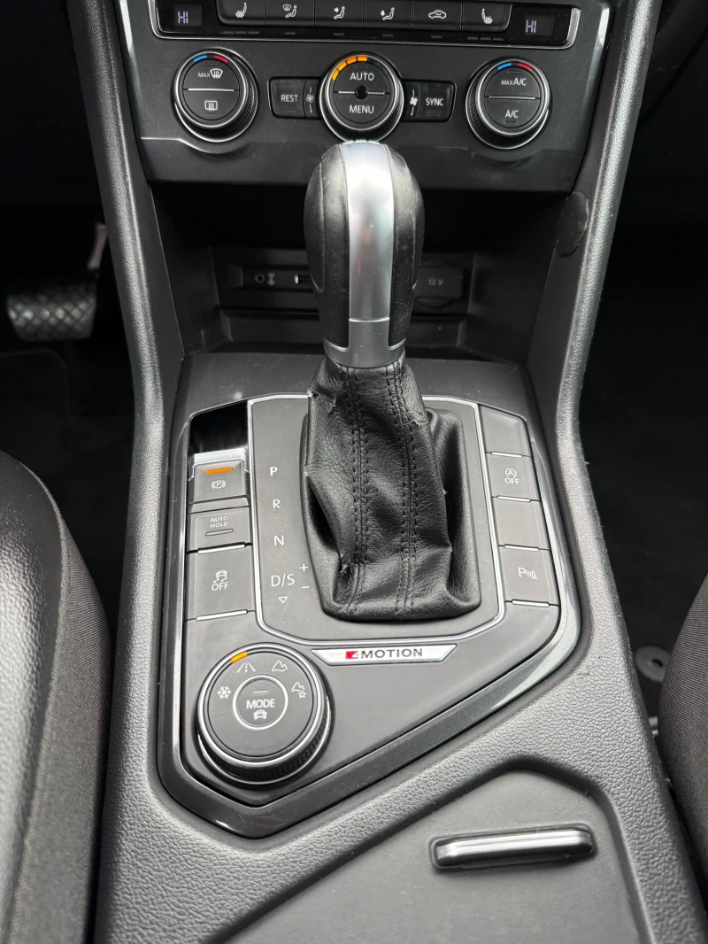 VW Tiguan 2.0 TDI 4 motion Avtomat, снимка 16 - Автомобили и джипове - 52790395