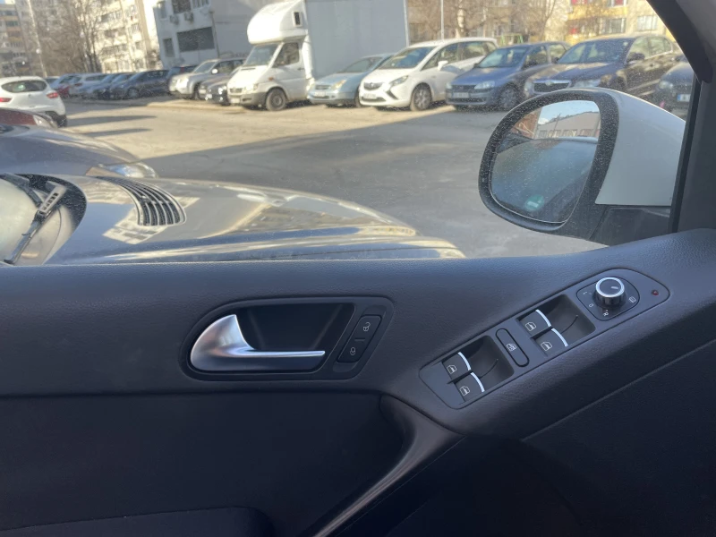 VW Tiguan 2.0 TDI /4Motion/Park-assist/Off-road, снимка 13 - Автомобили и джипове - 53307594