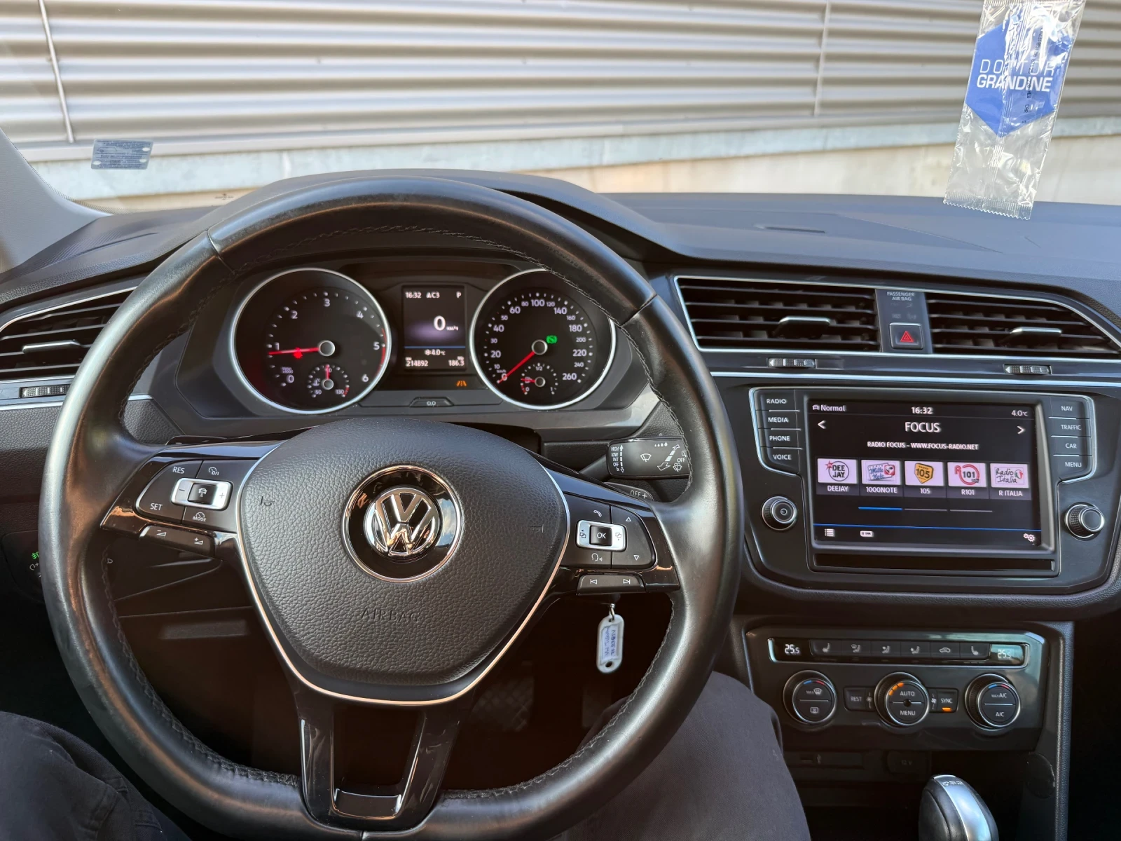 VW Tiguan 2.0 TDI 4 motion Avtomat, снимка 12 - Автомобили и джипове - 52852858