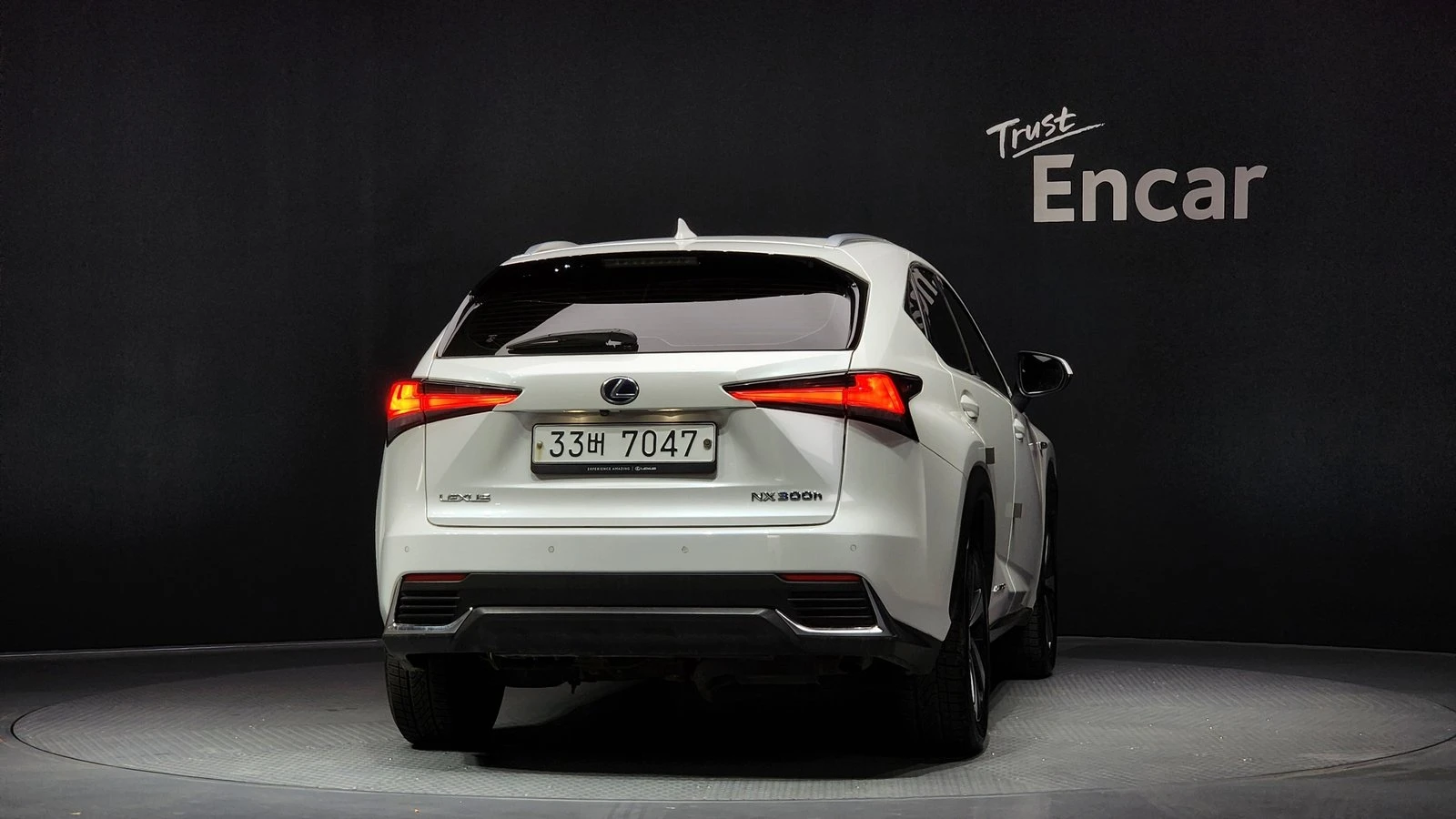 Lexus NX 300h* ЛЮК* ПОДГРЕВ ВОЛАН* BLIND SPOT* КРАЙНА ЦЕНА, снимка 4 - Автомобили и джипове - 55349921
