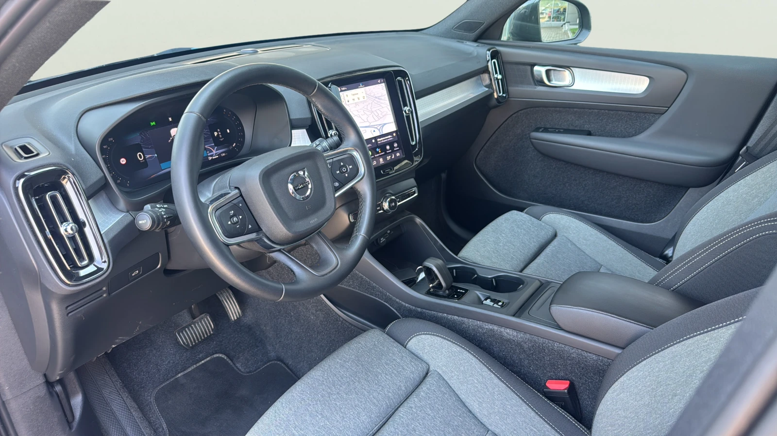 Volvo XC40 2.0L B3, снимка 10 - Автомобили и джипове - 55793137