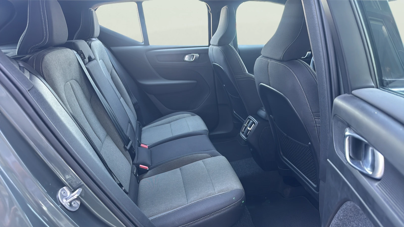 Volvo XC40 2.0L B3, снимка 15 - Автомобили и джипове - 55793137
