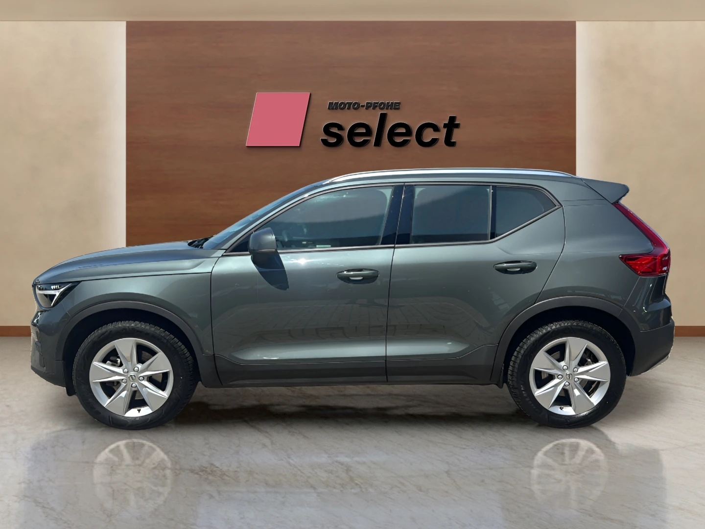 Volvo XC40 2.0L B3, снимка 2 - Автомобили и джипове - 55793137