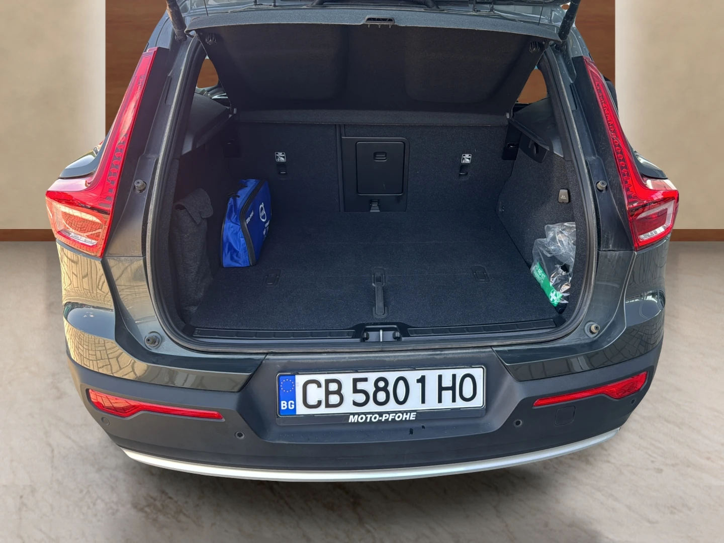 Volvo XC40 2.0L B3, снимка 14 - Автомобили и джипове - 55793137